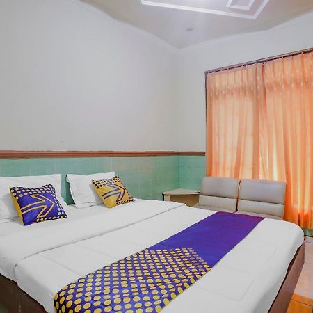 Spot On 90092 Dewi Safitri Hotel スマラン エクステリア 写真
