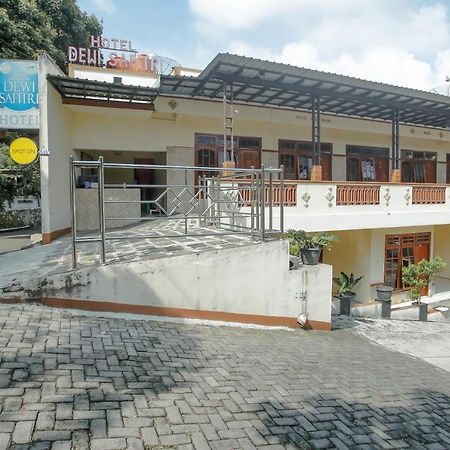 Spot On 90092 Dewi Safitri Hotel スマラン エクステリア 写真