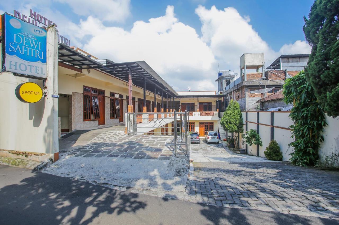 Spot On 90092 Dewi Safitri Hotel スマラン エクステリア 写真