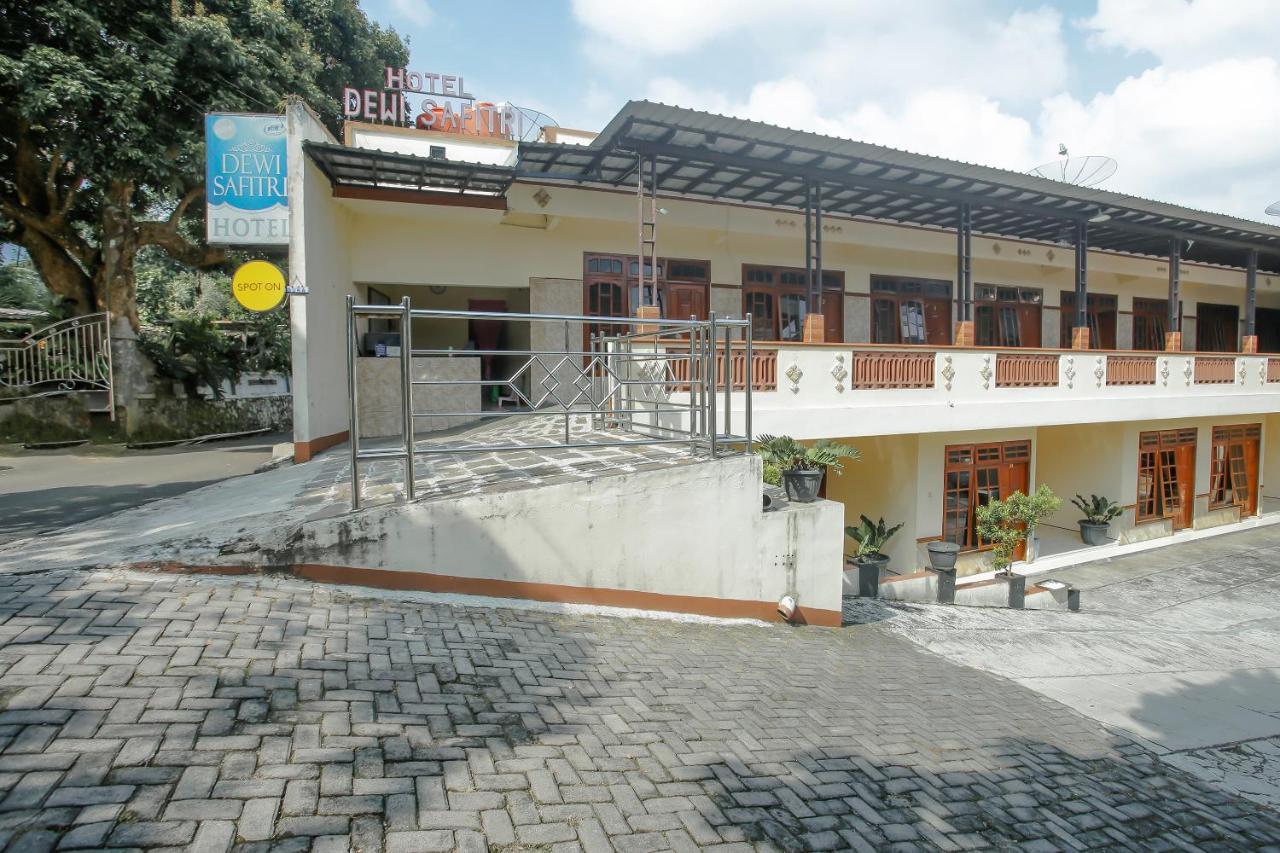 Spot On 90092 Dewi Safitri Hotel スマラン エクステリア 写真